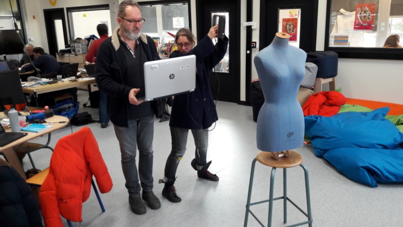Fichier:Scansensebustier.jpg