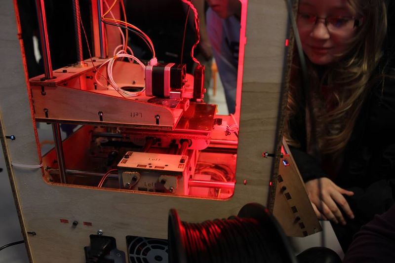 Fichier:Open-bidouille-camp-makerbot.jpg