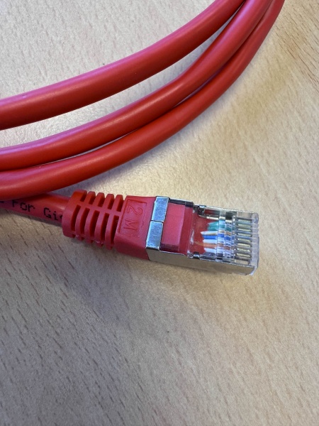 Fichier:Câble ethernet zoom.jpg