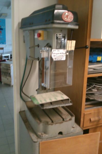 Fichier:Perceuse colonne 380.jpg