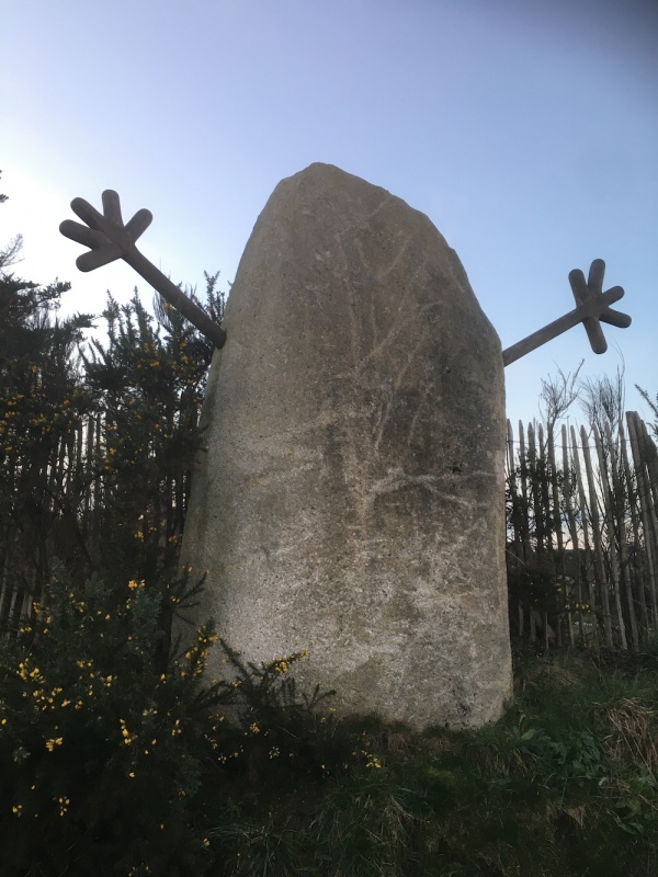 Totem-maisonsDesMinerauxCrozon.JPG