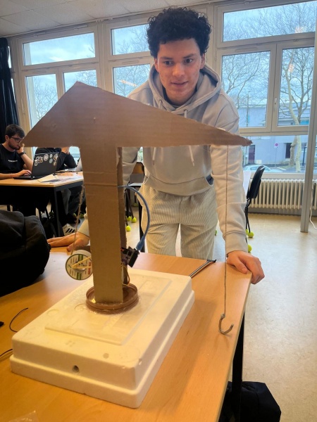 Fichier:Grue final.jpg