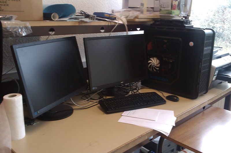 Fichier:Ordi-Fabriques.jpg