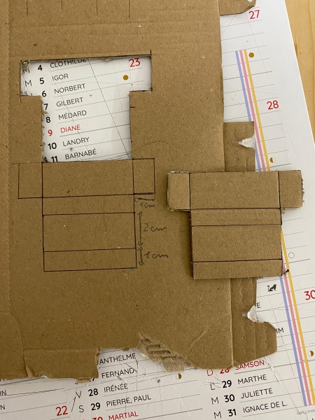 Fichier:Patron carton patte.jpg