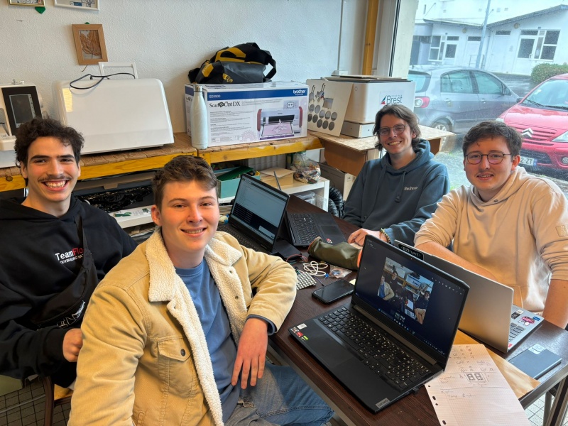 Fichier:Lequipe .jpeg