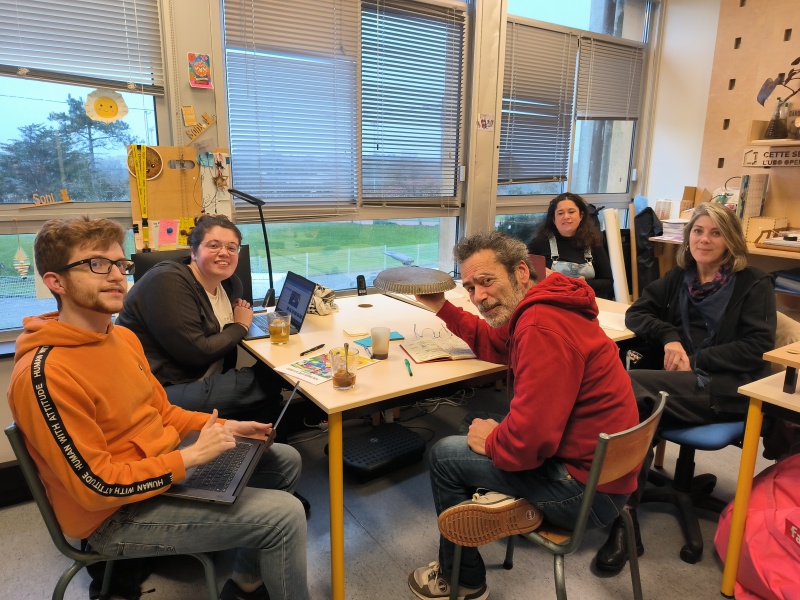Fichier:Photo-groupe-alien.jpg