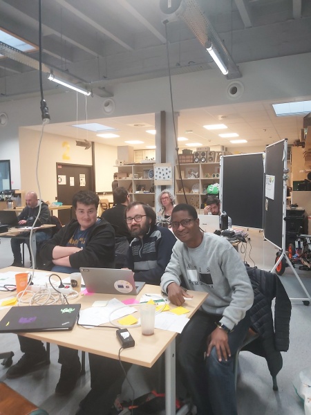Fichier:Equipe-antenne.jpg