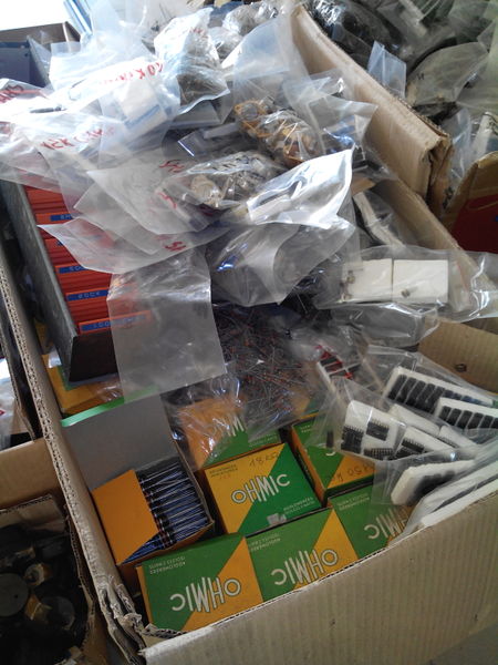 Fichier:Cartons2.jpg