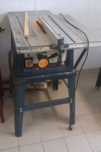 Fichier:Scie circulaire table.jpg