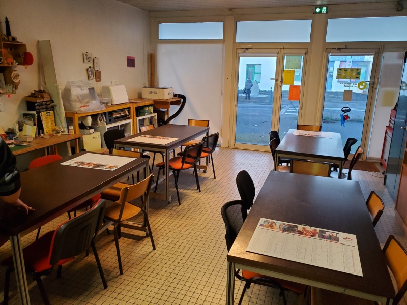 Fichier:Répartition tables Fablab.jpg