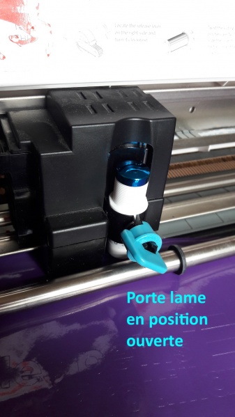 Fichier:Portelameouvertdecoupeusevinyle.jpg