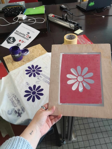 Fichier:Sérigraphie en série fleur.jpg