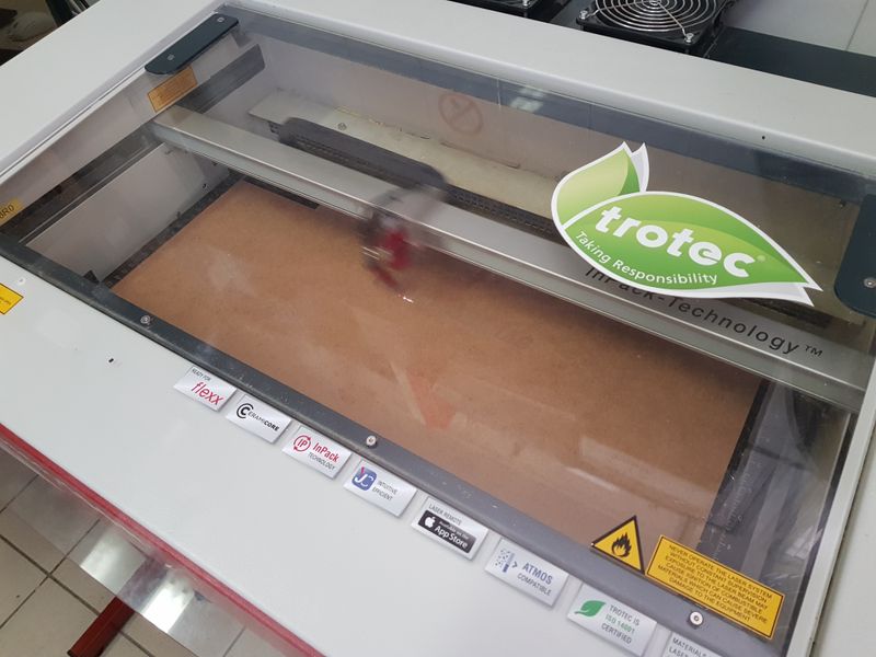 Fichier:Lasercutting.jpg