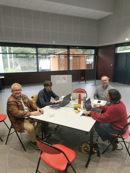 Fichier:Groupe de travail.jpeg
