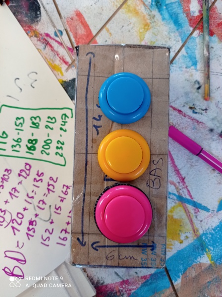 Fichier:BOUTONS COULEURS.jpg