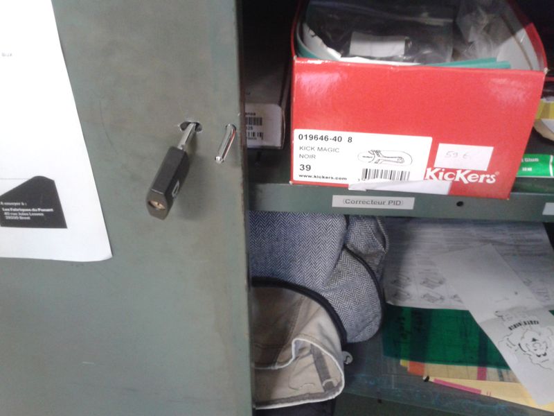 Fichier:ArmoireMetalVert-CadenasOuvert.jpeg