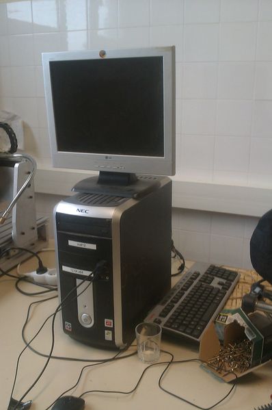 Fichier:Ordi-fraiseuse-controle.jpg