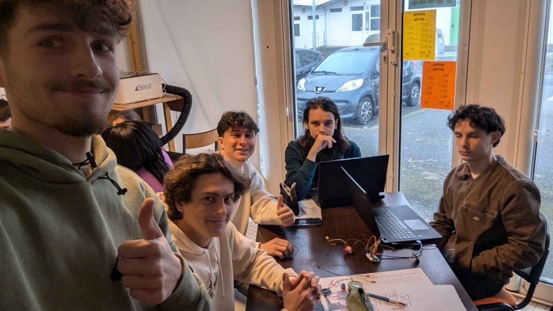 Fichier:Photo groupe reveil matin2025.jpg