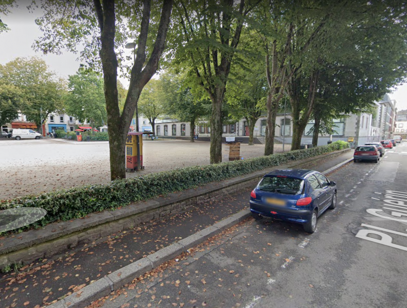 Fichier:Vue plongeant place.png